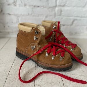 Wilderness Boots by Vibram - size 9.5